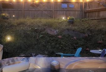 Cozy on Lake Shore has Balcony rooms