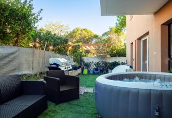 Les Terrasses des Calanques has Smoking rooms