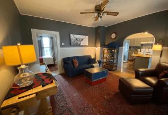 Cozy 3 & 4 Bed Home 2 Blocks to Hospitals & Lambeau has Balcony rooms