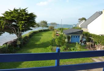 Vue Mer - Acc  s Privatif Plages has Balcony rooms