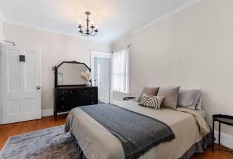 Studio 7 ~ 1 BDRM w/ Private Bath & Living Room allows 18 year olds to book a room