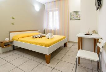 B&B Belvedere allows 18 year olds to book a room