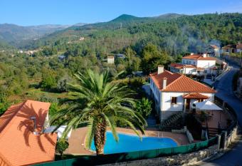 Cerca dos Passais has Balcony rooms