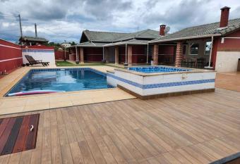 Ch  cara Vale do Sol has rooms with a private hot tub