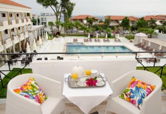 Hanioti Melathron allows 18 year olds to book a room