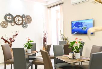 Residenza Suarez has Balcony rooms