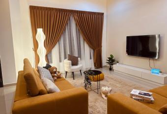 Kluang 4 bedrooms 4 bathrooms has Balcony rooms