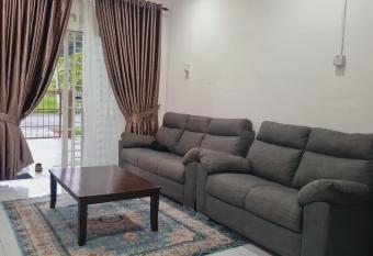 Anjung KLIA House 01 With Neflix & Airport Shuttle has Balcony rooms