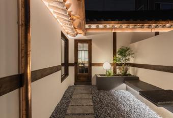 Luxury hanok with private bathtub - SW14 has rooms with a private hot tub