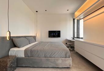 Modern Waveside Apartment No.3 has Balcony rooms