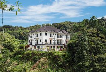 Rovers Inn Guest House allows 18 year olds to book a room