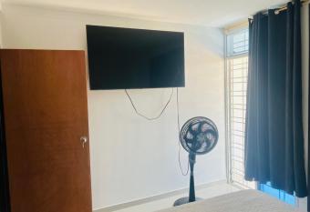 Habitaci  n confortable has Balcony rooms