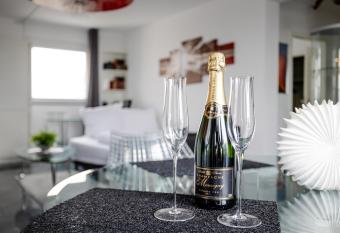 Wohnung mit Dachterrasse has Balcony rooms