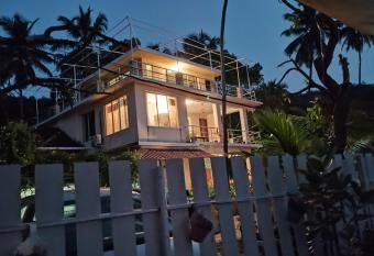 GS Home Deluxe Super Sea and Garden view apartment has Balcony rooms