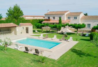 Le Saint Victor has Balcony rooms