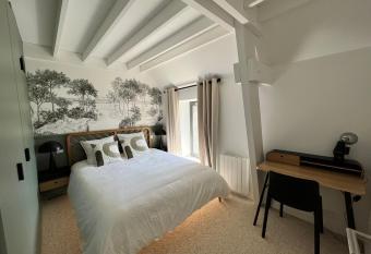 D  licieuse escapade has rooms with a private hot tub