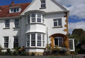 Apple Tree Bed and Breakfast allows 18 year olds to book a room