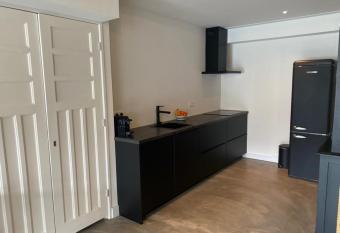 Stijlvol ruim appartement nabij historisch centrum has Balcony rooms