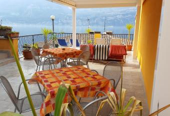 Hotel Pace has Balcony rooms