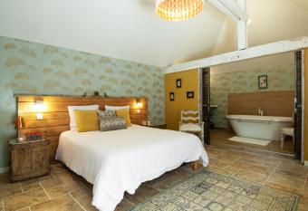 Domaine du Lieu des Brocs - Country Club has Balcony rooms