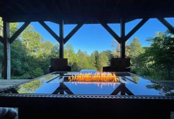 Three bedroom guest quarters on a cozy horse farm has Balcony rooms