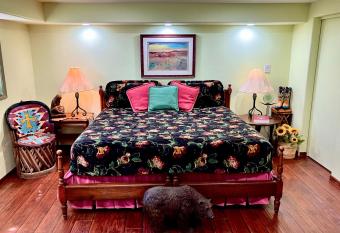 Trail Boss King EnSuite-Prairie Rose B&B, only 10 min to CFD! 1200 sq ft Suite allows 18 year olds to book a room