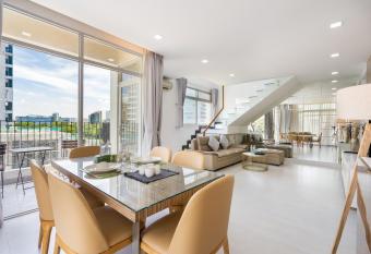 Convinia Luxury Starhill has Balcony rooms