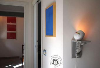 Palazzo Ruggiero has rooms with a private hot tub