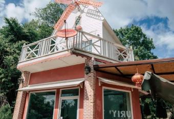 Suriyan Villa Erawan Kanchanaburi                                                                                            allows 18 year olds to book a room