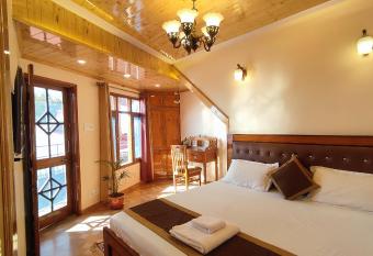 Vintage Woods Inn has Balcony rooms