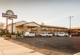 Econo Lodge Panguitch near Bryce Canyon allows 18 year olds to book a room