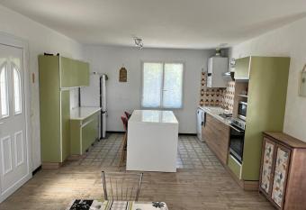 La maison POP has Balcony rooms