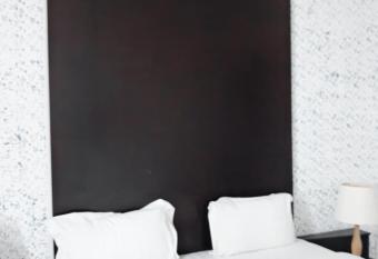 Ginasuite Kompleks27 Hotel allows 18 year olds to book a room