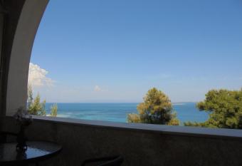 Agistri Island Dream has Smoking/Balcony rooms