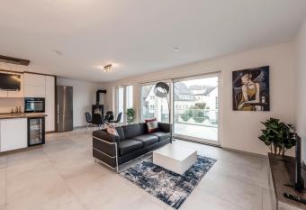 EXQUIS Luxus Apartment USM I Kamin I Terrasse I Parkplatz I Mercedes allows 18 year olds to book a room