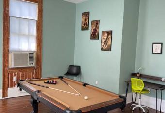 Chilled Pad 2 Blocks from the French Quarters allows 18 year olds to book a room