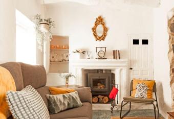 la casita del pueblo PET friendly granada has Balcony rooms