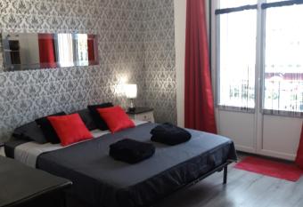 Verdun 228 Insolite has Balcony rooms