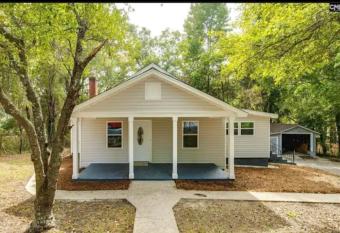 Cozy and Comfy 3bedrooms home- near downtown Columbia and Fort Jackson Army Base allows 18 year olds to book a room