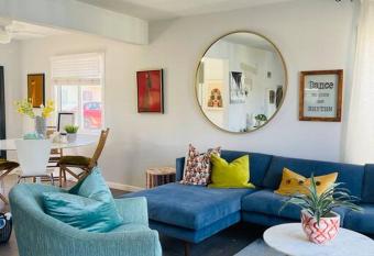 Lovely 2 bedrooms with parking in Carson allows 18 year olds to book a room