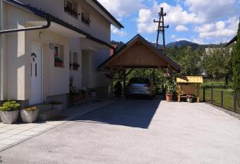 Apartment Damijan has Balcony rooms