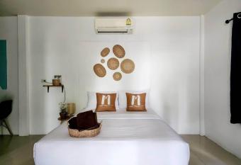 Minnie Seaview Resort has Balcony rooms