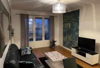 Logement T3 avec jolie vue d  gag  e has Balcony rooms