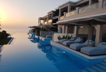 Paralia Luxury Suites has Balcony rooms