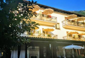 Albergo Al Pescatore allows 18 year olds to book a room