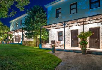 Sivota Apartments Athina allows 18 year olds to book a room