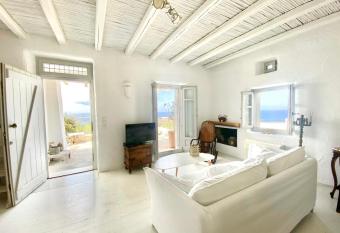 Petro   s Villa - Sarakiniko has Balcony rooms