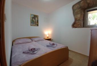 Apartman Kristina has Balcony rooms