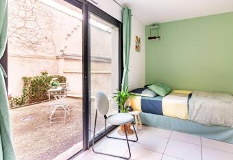 Studio avec terrasse gratte-ciel, 5 min m  tro has Balcony rooms