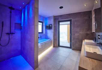 THOMSN Central Hotel & Appartements has Balcony rooms